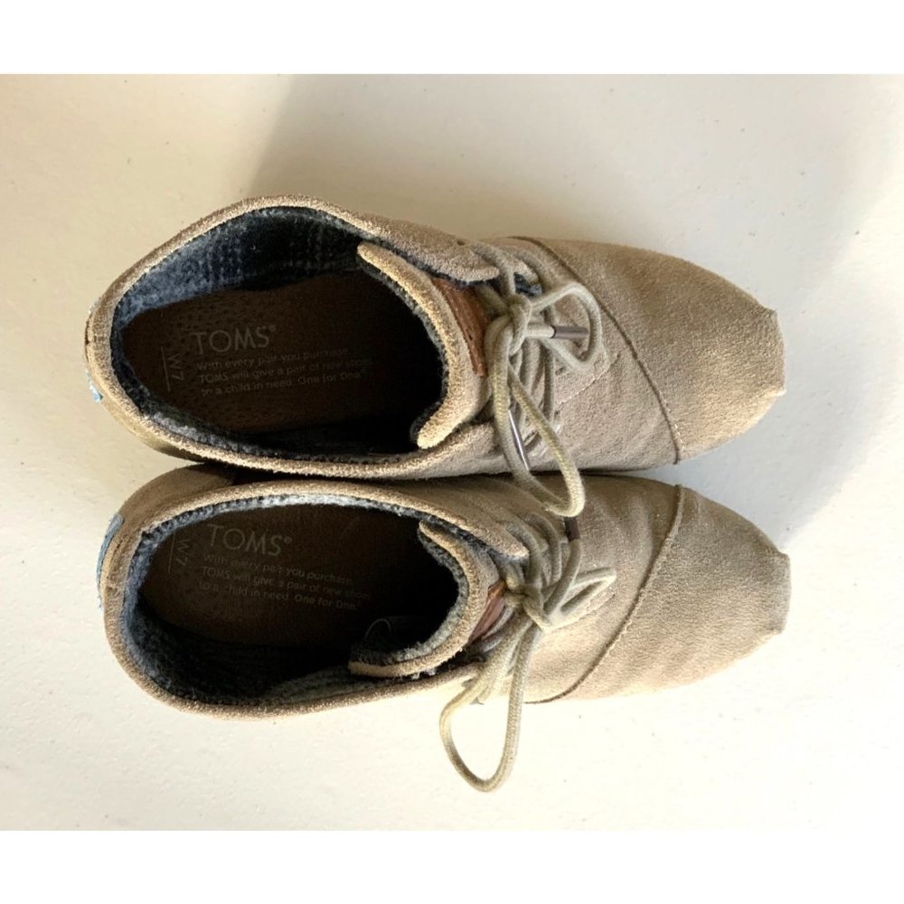 TOM’s desert taupe lace up wedge heel round toe ankle booties Size 7 - Picture 8 of 9